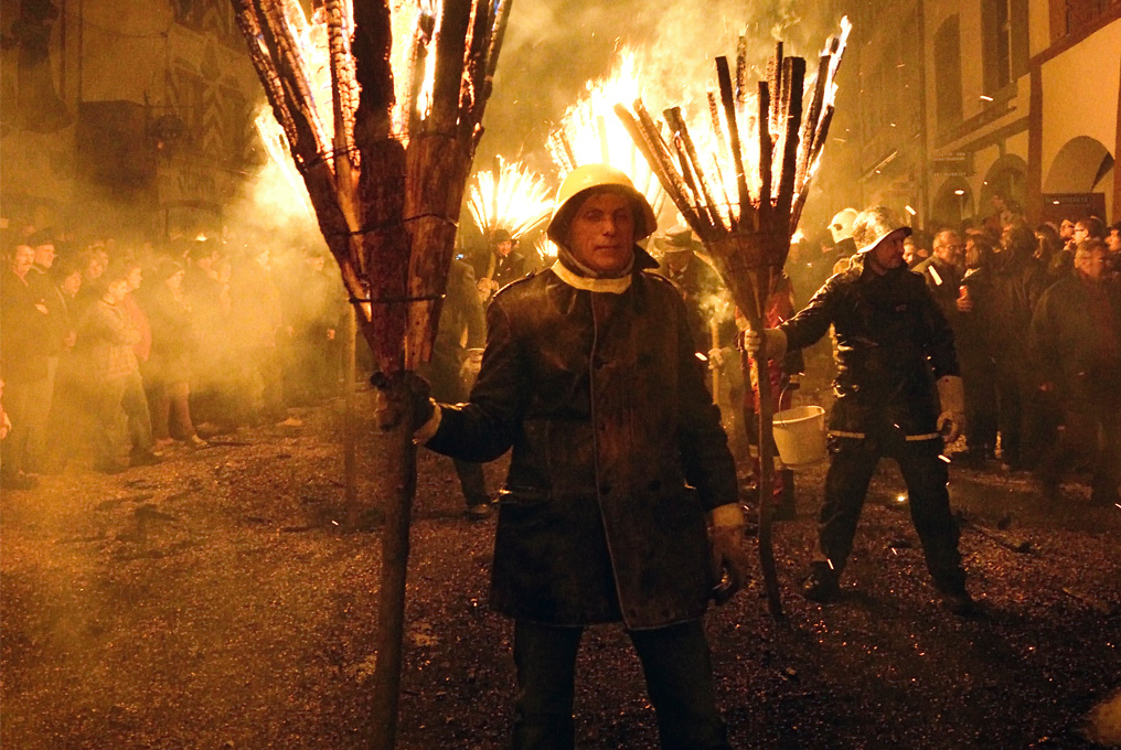 Carnaval. Le «Chienbaese» (cortège aux flambeaux)