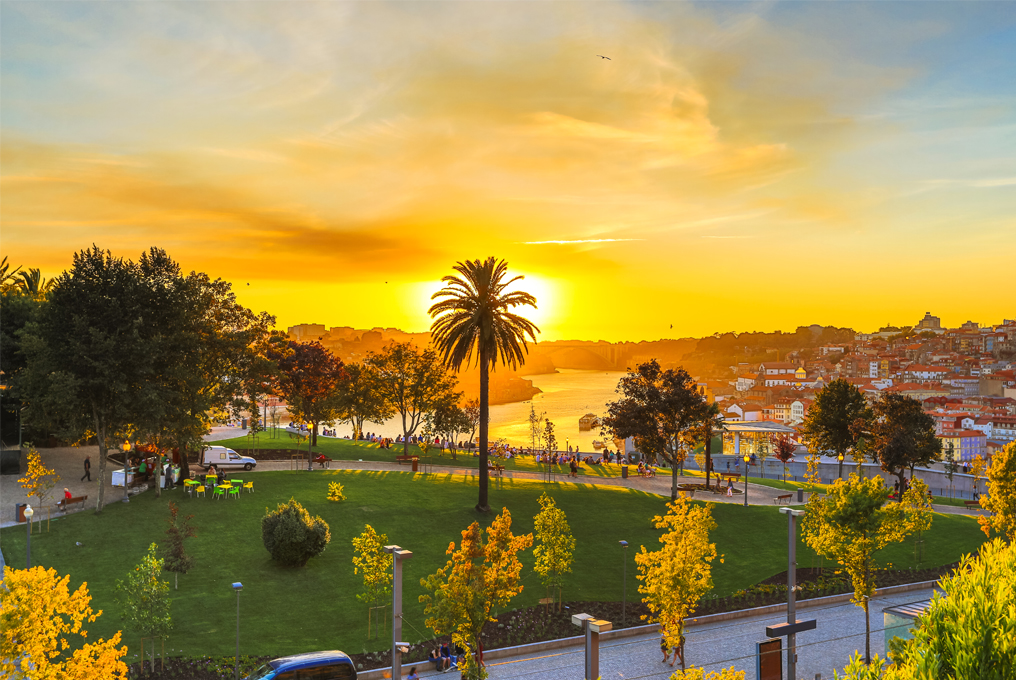 Un bellissimo tramonto a Porto.