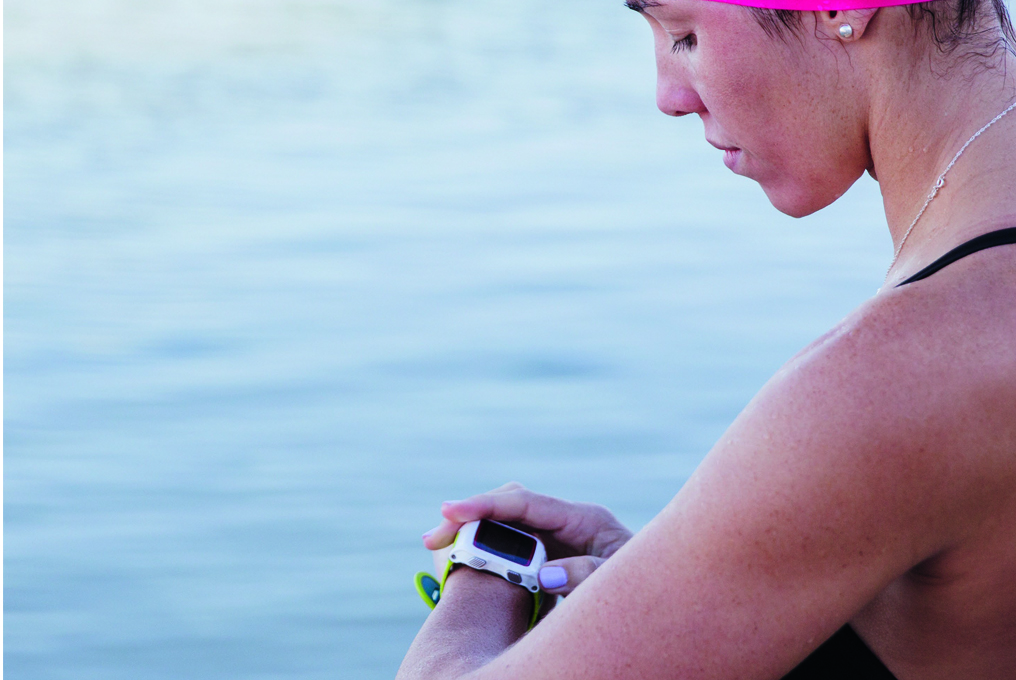 Une femme avec une Smartwatch