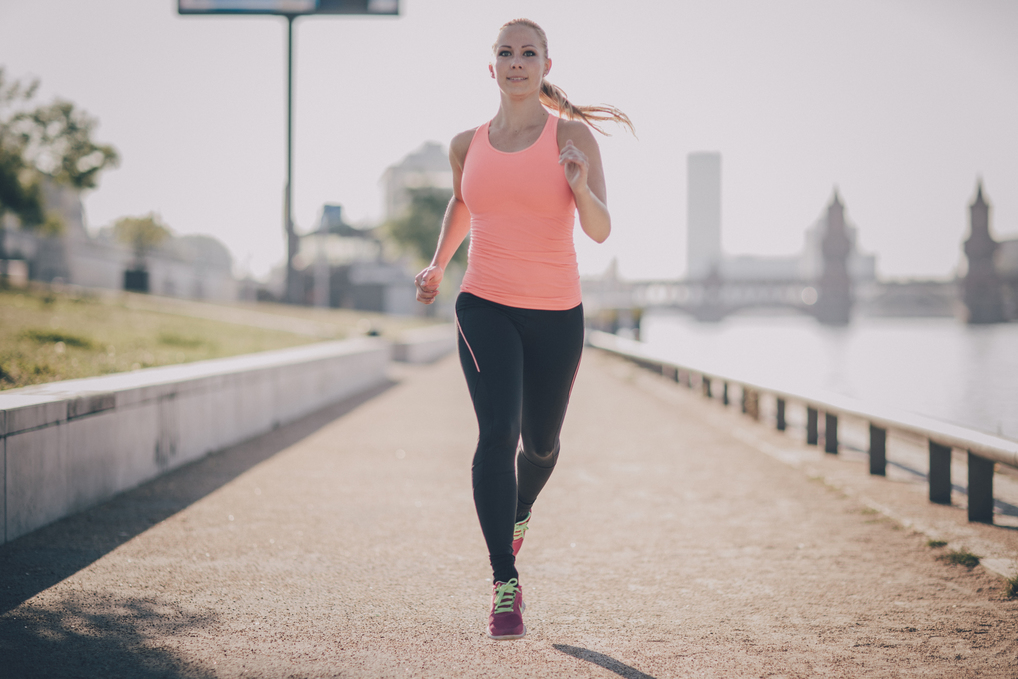 Femme faisant du jogging