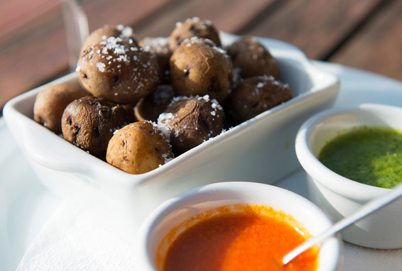 Kartoffeln und Salsas